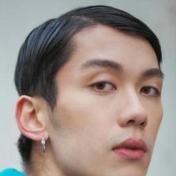 Kai Hu 飾演 Young Groom