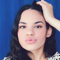 Brittany Hoza 飾演 Liv