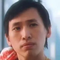 徐誌雄 - 保持通話演員 飾演Man in the Car