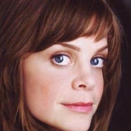 Taylor Trowbridge - 靈異空間演員 飾演Lauren