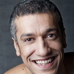 Sax Nicosia 飾演 Doorman