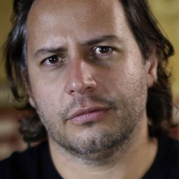 阿方索·普亞特 - 仿生超極限導演