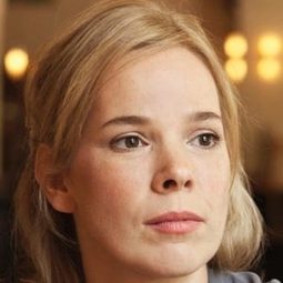 Milena Dreißig - 喪蒲夜柏林演員 飾演Petra