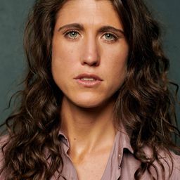 Amy Nostbakken 飾演 Tall Cassandra