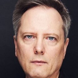 James Lorinz 飾演 Comic