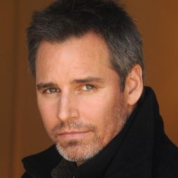 Dan Gauthier 飾演 Andy