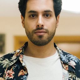 艾德瓦多·塔努斯 飾演 Memo