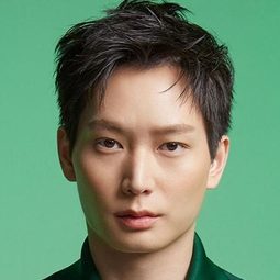 納塔拉·諾帕盧塔亞朋 飾演 Aood