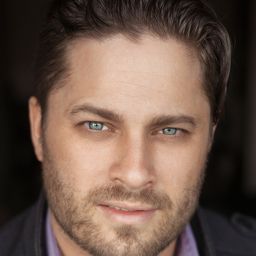 Matt Hamilton 飾演 Ken