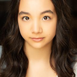 薩拉·博克 飾演 Mia