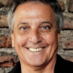 Patricio Strahovsky - 劫後餘生演員 飾演Priest