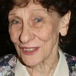 Galina Mochalova - 歷劫高娃演員 飾演Old Woman