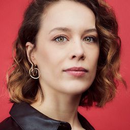 寶娜比爾 飾演 Marie