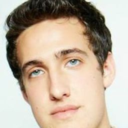 Zephyr Benson 飾演 Gerry Schwartz