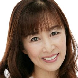 富沢 美智江 - プロジェクトA子演員 飾演Shiiko 'C-Ko' Kotobuki (voice)