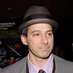 亞當·霍洛維茲 飾演 Self