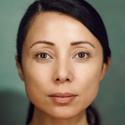 Rachel Grant 飾演 Lina Sofia