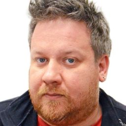 Gianluca Gobbi 飾演 Gestore Fumetteria