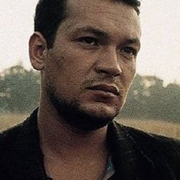 Emin Toprak 飾演 Saffet (as M. Emin Toprak)