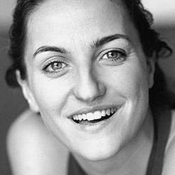 Tatiana Lepore 飾演 Divina's makeup artist