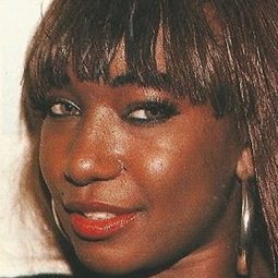 Dominique Simone - 鏡中佳人演員 飾演Slave Girl