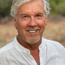 Klaus Zmorek 飾演 Bosowski