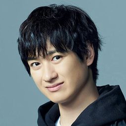 Miyata Toshiya 飾演 Salaryman older brother