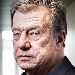 約翰·麥提南 飾演 Self