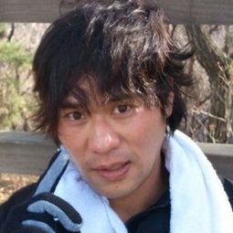 姜成弼 飾演 