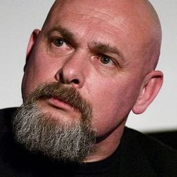 馬克·卡羅 飾演 