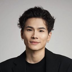 Xu Peiyong 飾演 Thailand Police