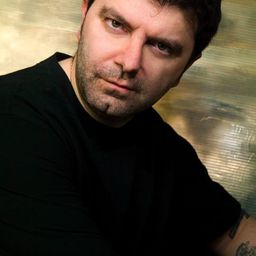 Stefano Calvagna 飾演 Giovanni