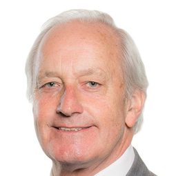 Neil Hamilton 飾演 Henry Hampton