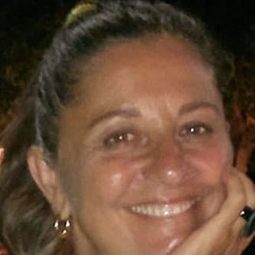 Monica Contini - 烈火中演員 飾演Maria