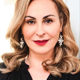 安娜·米蘭 飾演 Anfitriona