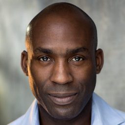 Patrick Regis - 誘餌新娘演員 飾演Hollywood Minister