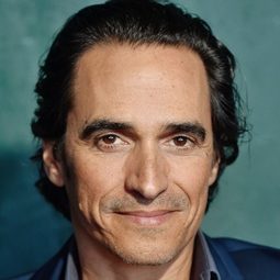 Diego Wallraff - 英雄戰場演員 飾演Jose