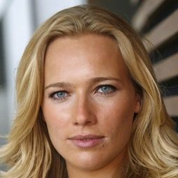 Jennifer Hoffman 飾演 Tess' Mother