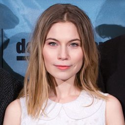 Nora von Waldstätten 飾演 Katharina Kraft