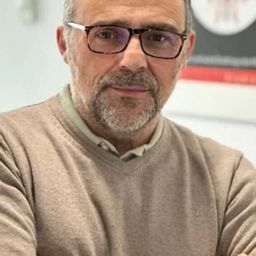 Lorenzo Beteta 飾演 Doc (voice)