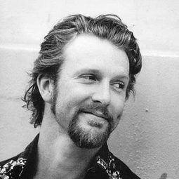 Aaron Hendry - 與危險同眠演員 飾演Todd