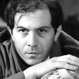 Enrico Maria Salerno 飾演 Luigi Antonelli