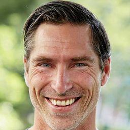 Pontus Gårdinger 飾演 Self