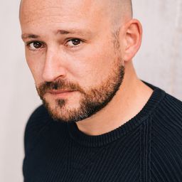 Ben Lee 飾演 Billy Innis