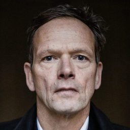 Marc Fischer 飾演 Peter Palitzsch