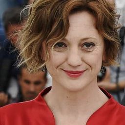 Éva Bándor 飾演 Hana Binderová