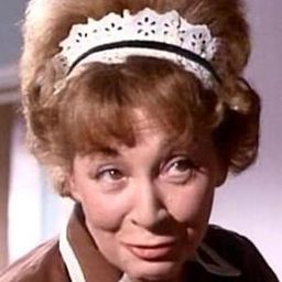 Hana Maria Pravda 飾演 Madame Lassal