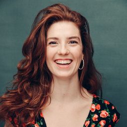 Lisa Riesner 飾演 Mrs. Makowski