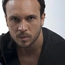 Arnold Cantillo 飾演 Javier