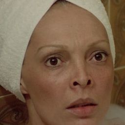 Beni Cardoso 飾演 Duena